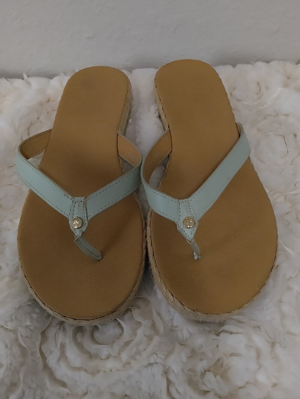 Tommy Bahama Light Blue Thong Sandals with Tan Footbed
